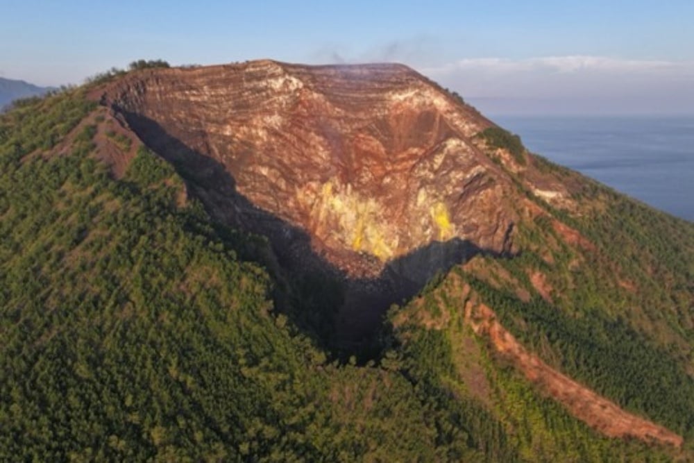  Aktivitas Vulkanik Meningkat, Status Gunung Iya di NTT Naik ke Level Siaga