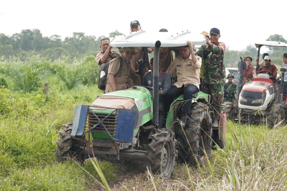  Pj. Bupati OKI Tinjau Program Optimalisasi Lahan di Kecamatan Pampangan