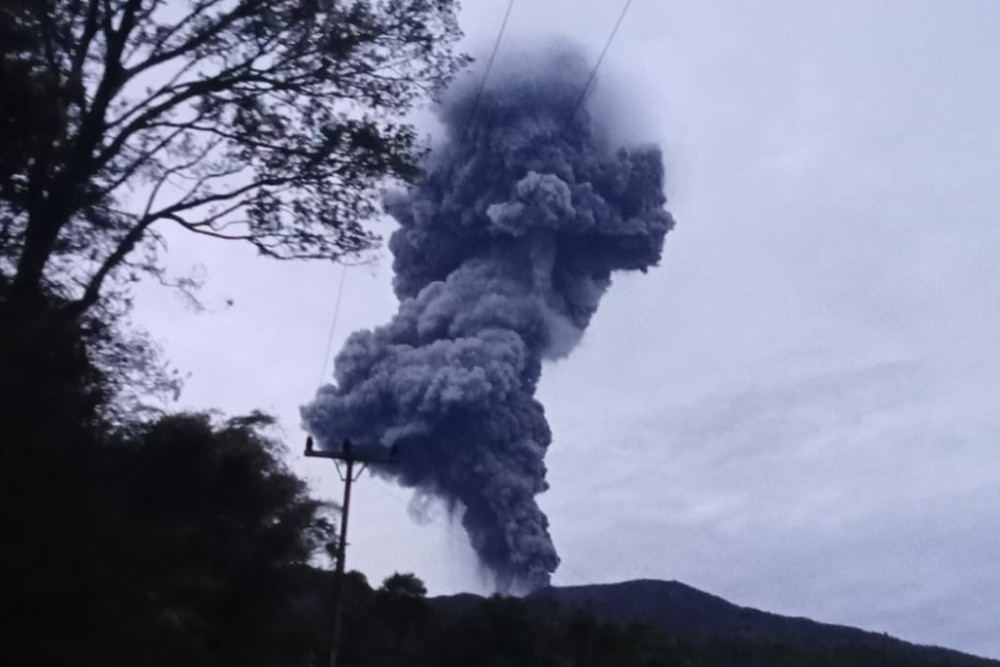  PVMBG Umumkan Status Gunung Marapi Sumbar Naik ke Level Siaga