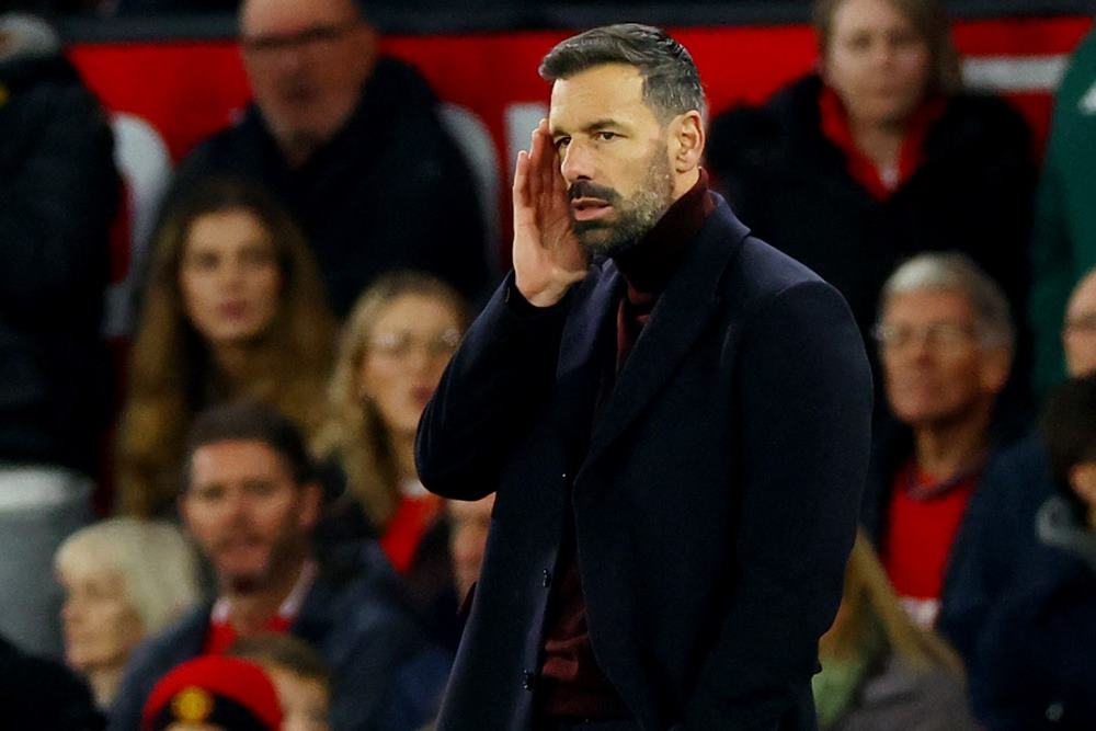Manager interim Manchester United, Ruud van Nistelrooy. Prediksi Skor Manchester United vs PAOK 8 November: Susunan Pemain, Klasemen/ REUTERS-Molly Darlington