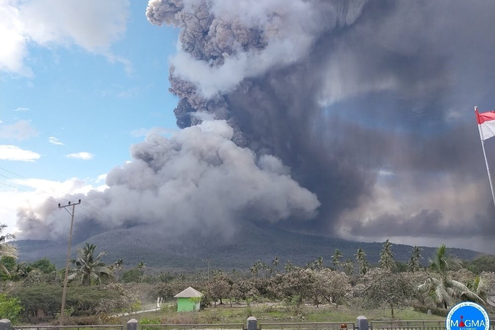  Foto-foto Letusan Gunung Lewotobi Hari Ini, Kamis 7 November 2024