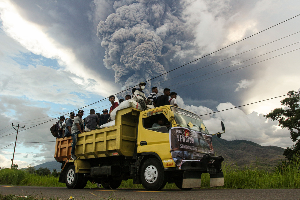  Erupsi Gunung Lewotobi Laki-laki Meningkat