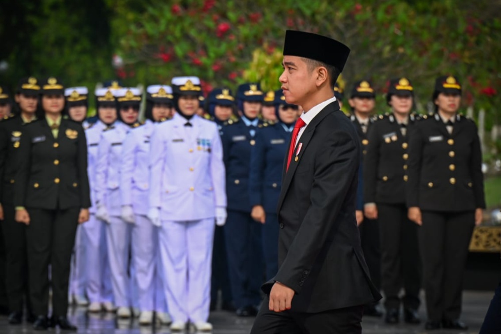  Momen Wapres Gibran Pimpin Upacara Peringatan Hari Pahlawan di TMP Kalibata