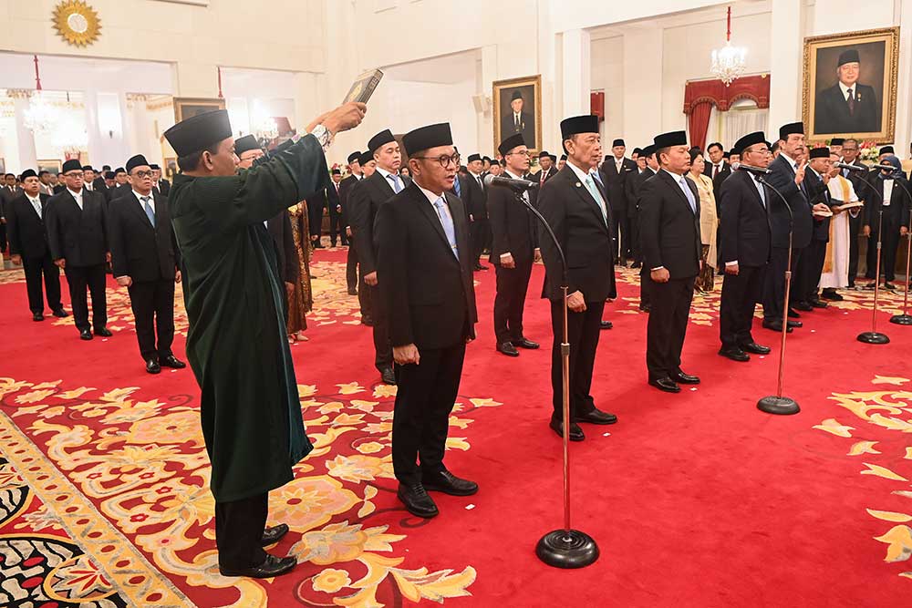 Suasana pengambilan sumpah jabatan dalam pelantikan Ketua Mahkamah Agung (MA) serta Kepala Badan, Gubernur Lemhanas, Utusan Khusus Presiden, Penasihat Khusus Presiden, dan Staf Khusus Presiden pada Kabinet Merah Putih 2024-2029 di Istana Negara, Jakarta, Selasa (22/10/2024). ANTARA FOTO/Sigid Kurniawan