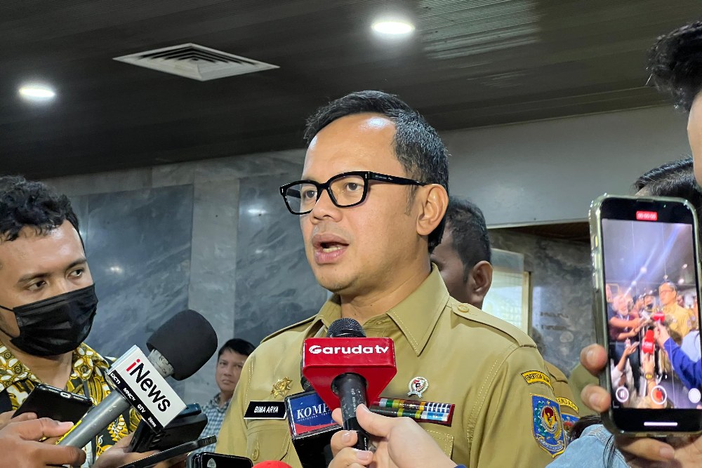 Wakil Menteri Dalam Negeri (Wamendagri) Bima Arya seusai rapat dengar pendapat (RDP) Kemendagri, Pj Gubernur, dan Pj Bupati/Wali Kota dengan Komisi II DPR, di Gedung DPR, Kompleks Parlemen Senayan, Jakarta Pusat, pada Senin (11/11/2024)/BISNIS-Annisa Nurul Amara