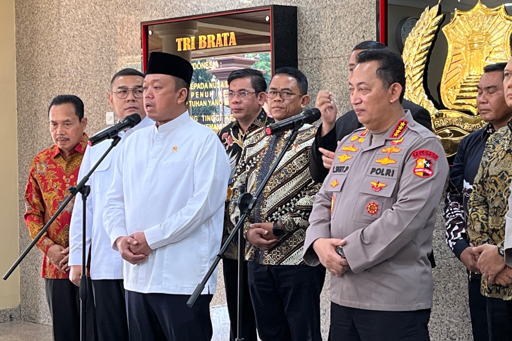 Menteri Agraria dan Tata Ruang/Badan Pertahanan Nasional (ATR/BPN) Nusron Wahid bertemu dengan Kapolri Jenderal Listyo Sigit Prabowo di Gedung Utama Mabes Polri, Jakarta Selatan pada hari ini, Jumat (8/11/2024)/Bisnis-Annisa Nurul Amara