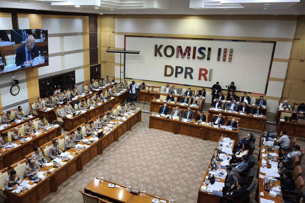 Suasana rapat kerja Komisi III DPR RI dengan Kapolri Jenderal Listyo Sigit Prabowo beserta jajarannya di Kompleks Parlemen, Jakarta Pusat, pada Senin (11/11/2024)/Bisnis-Anshary Madya Sukma