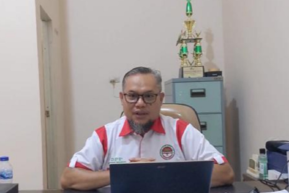 Ketua Umum Koperasi Unit Daerah (KUD) Mukti Jaya Bambang Gianto saat dibincangi tim Bisnis Indonesia di kantornya. /Bisnis-Husnul