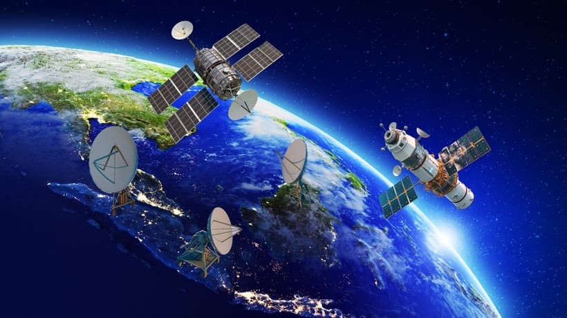 Berlomba Meluncurkan Satelit