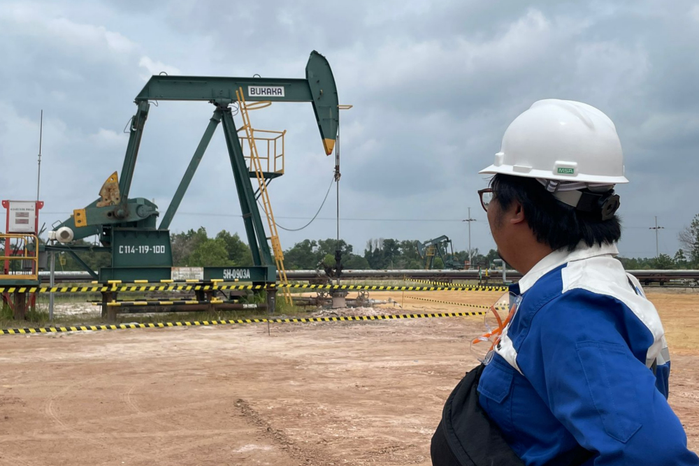 Pompa angguk atau pump unit beroperasi di Lapangan Duri PT Pertamina Hulu Rokan, Bengkalis, Riau pada Selasa (9/7/2024). / Bisnis-Wibi Pangestu Pratama