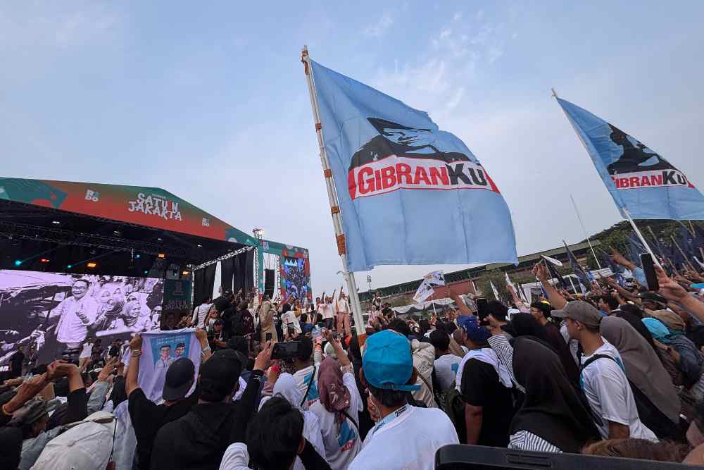  Relawan 'GibranKu' Hadir di Kampanye Akbar, Berikan Dukungan untuk RK-Suswono