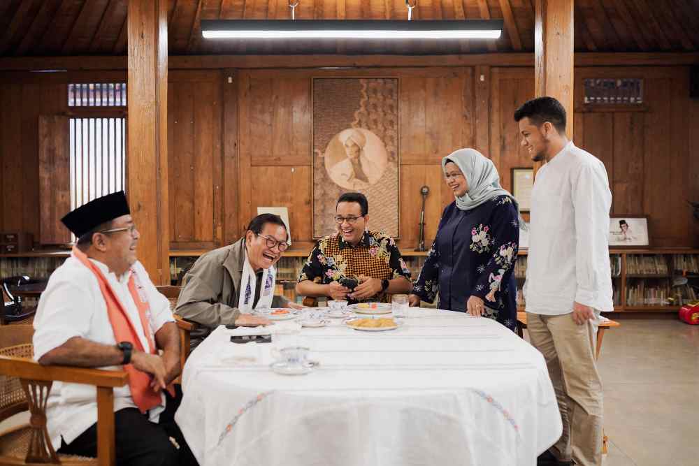  Momen Pramono-Si Doel Sarapan Lontong Sayur Bareng Anies Baswedan