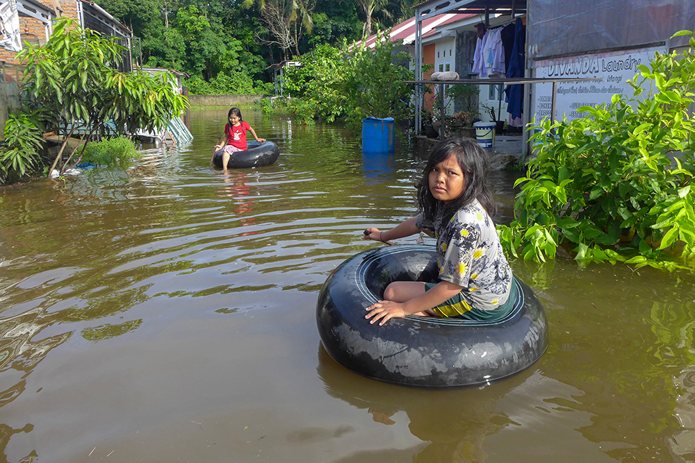  Banjir Rendam Perumahan Di Padang Pariaman