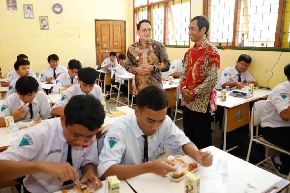  Pemprov Jatim Uji Coba Makan Siang Bergizi, Satu Porsi Setara Rp15.000