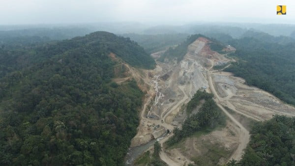  Govt Halts High-Cost Infrastructure Projects Amid Stretched Budget