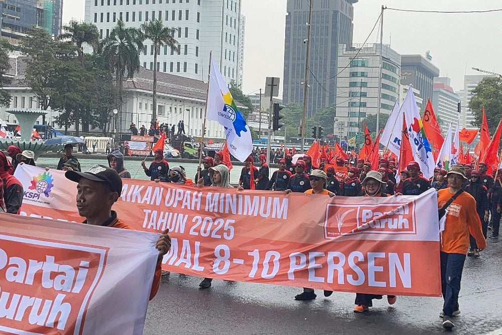  Buruh Geruduk Kemnaker, Tuntut Upah Layak & Bentuk UU Ketenagakerjaan Baru