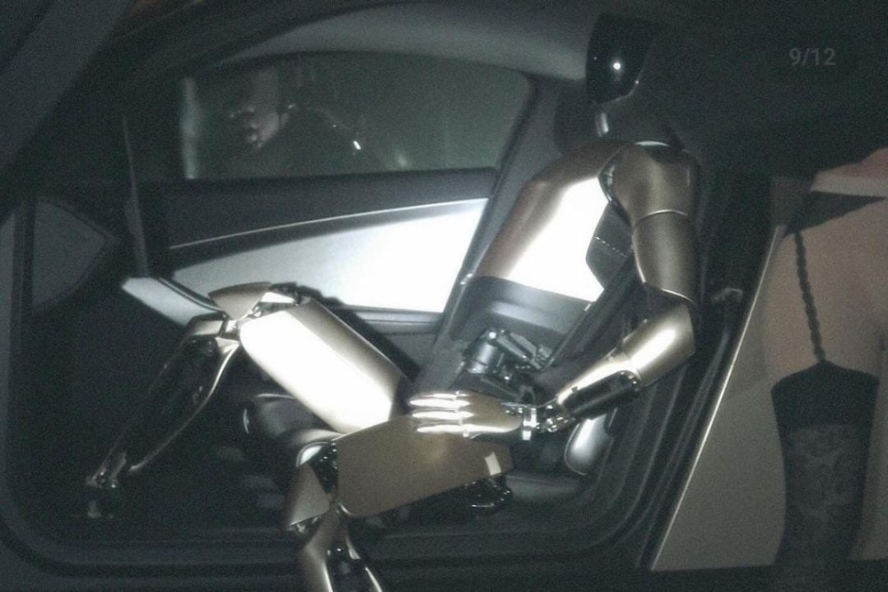  Robot Humanoid Elon Musk Jadi Teman Kim Kardashian, Mengobrol hingga Berdansa