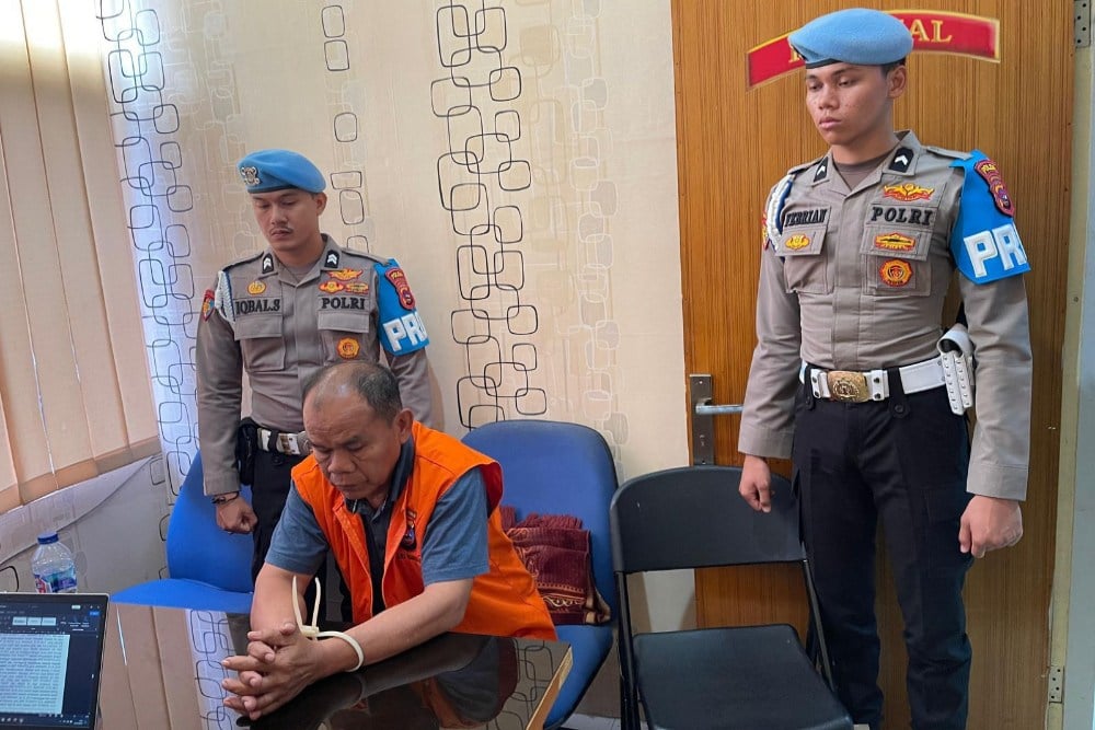  Foto Pelaku Polisi Tembak Polisi di Solok Selatan, Diborgol dan Pakai Baju Tahanan