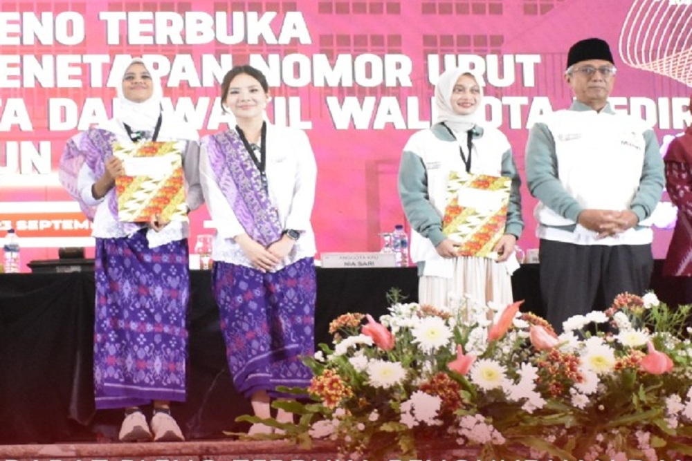  Profil Calon Wali Kota Kediri dan Wakilnya: Sepak Bola vs Ibu-ibu PKK
