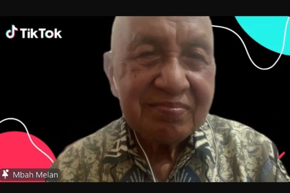  Kisah Inspiratif Hari Guru, Tantangan Mbah Melan Ajarkan Matematika di Live TikTok