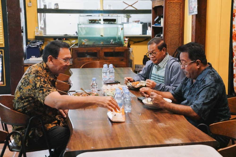  Foto Pramono, Bang Doel, Ahok Makan Lontong Cap Gomeh saat Masa Tenang Pilkada