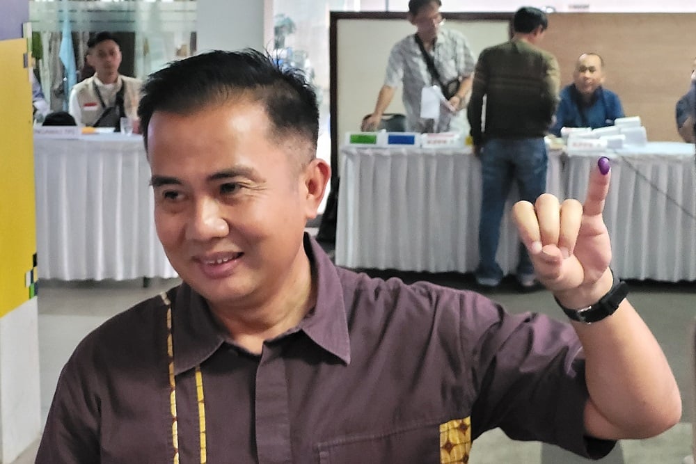  Pilkada Serentak 2024: Bey Salurkan Hak Pilih di Tangerang Selatan, Banten