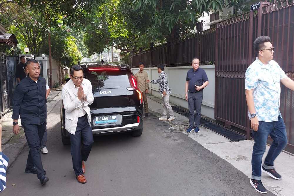  Ridwan Kamil Sambangi Rumah Bahlil Jelang Pencoblosan Pilkada Jakarta