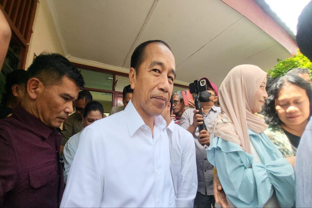  Ditemani Jan Ethes, Jokowi dan Iriana Mencoblos di TPS 12 Sumber Solo