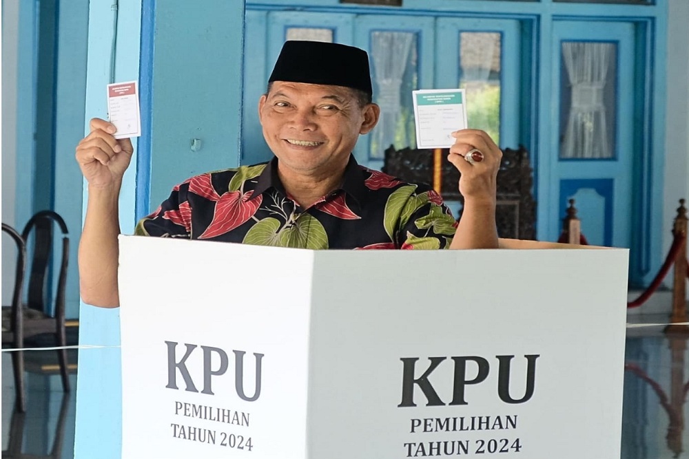  Pamer Foto di Bilik Suara, Teguh Prakosa Yakin Menangi Pemilihan Wali Kota Solo