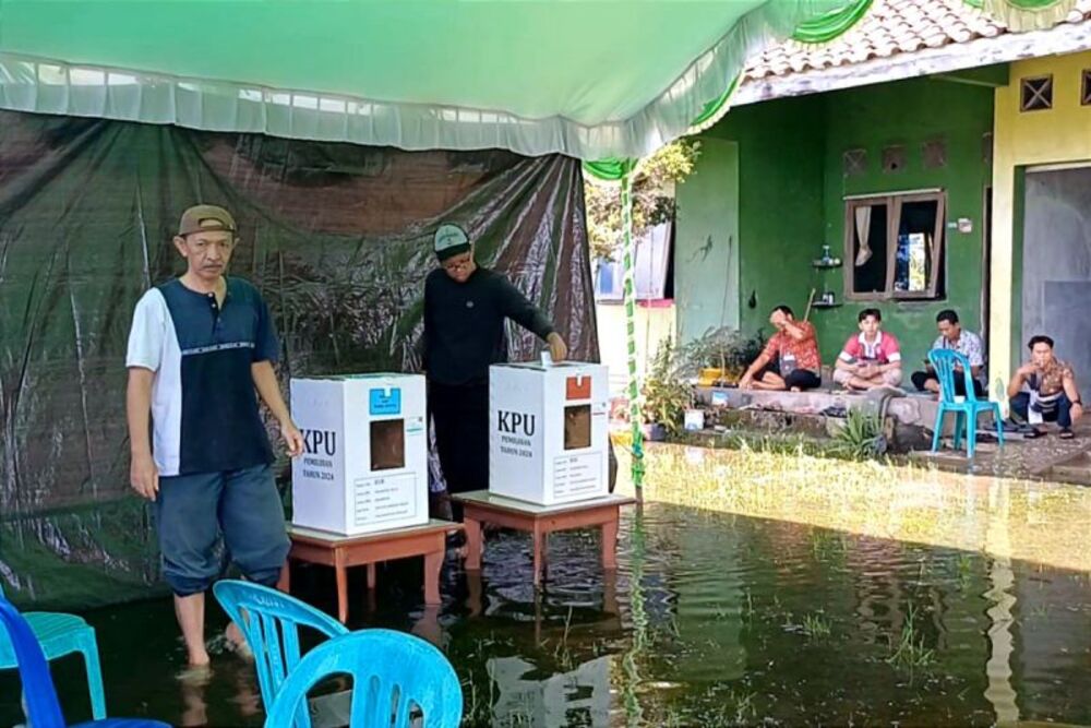  Pesta Demokrasi di Kota Sampit Sempat Ditingkahi TPS Kebanjiran