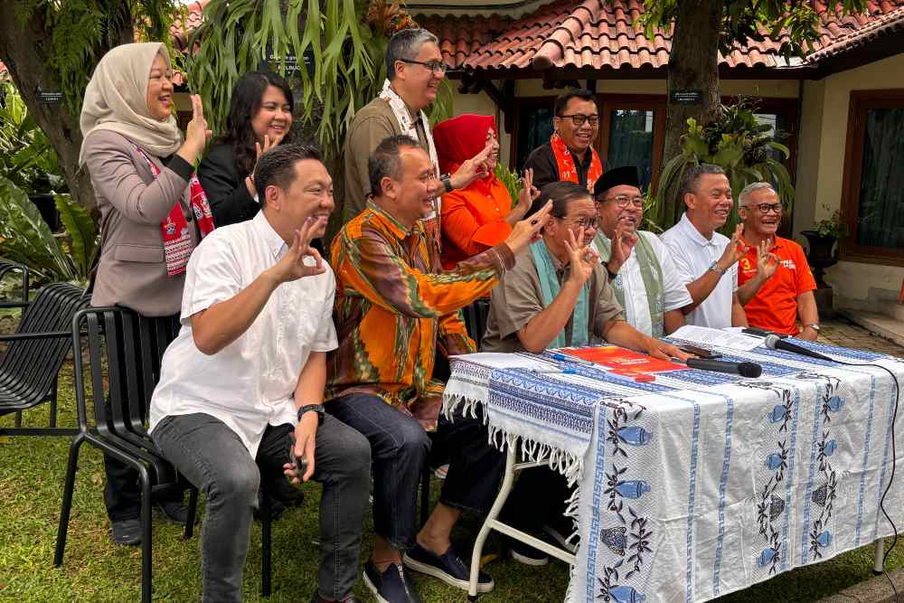  Tim Pemenangan Pram-Rano Tak Tahu Pengirim Karangan Bunga dengan Inisial RK dan Maruarar S