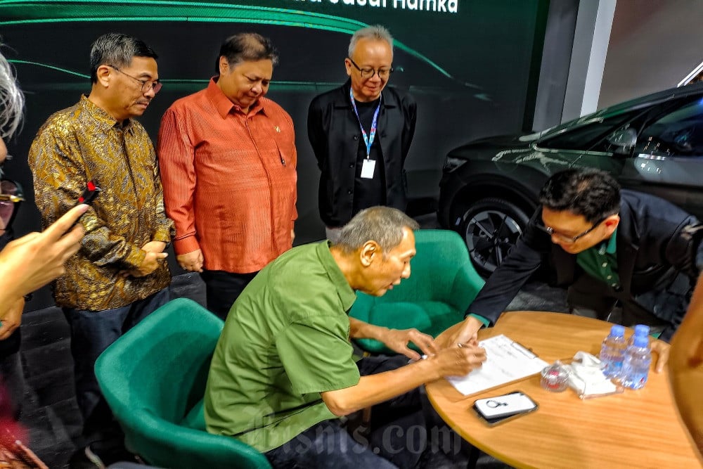  Jusuf Hamka Borong 170 Unit Mobil Listrik Aletra & Maxus di GJAW 2024