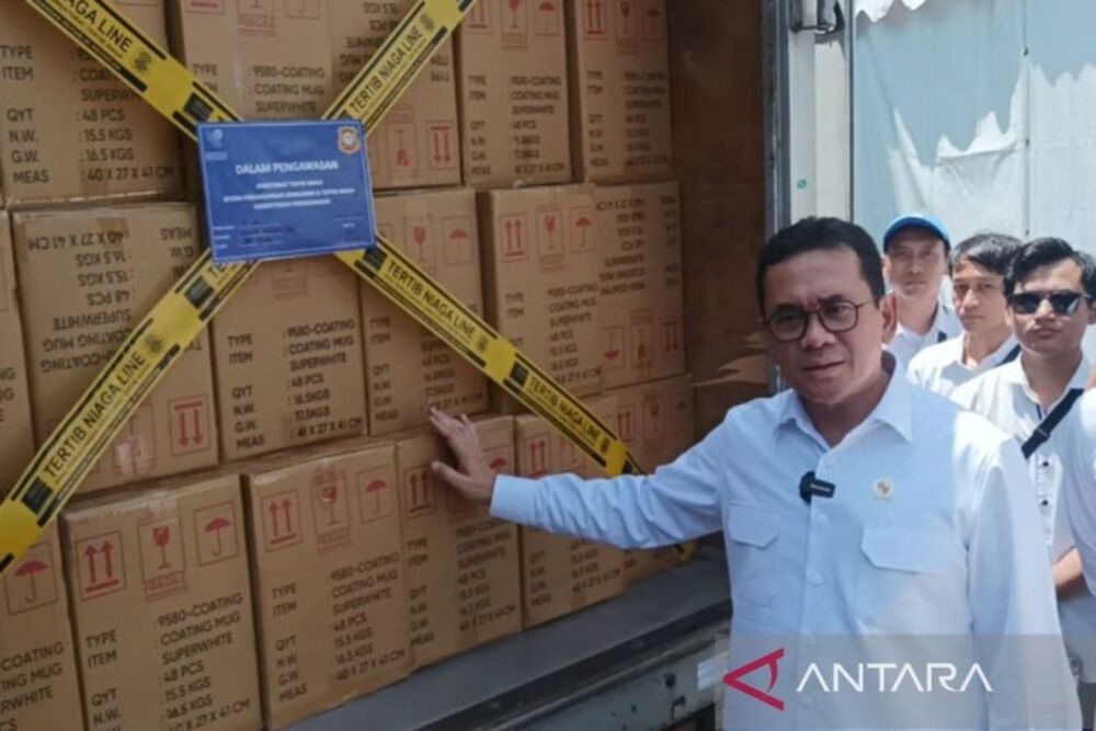  Keramik Impor Ilegal Senilai Rp9,8 Miliar Ditahan di Tanjung Perak