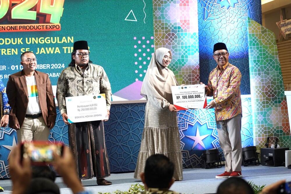  Bank Jatim Salurkan KUR Syariah ke Pesantren