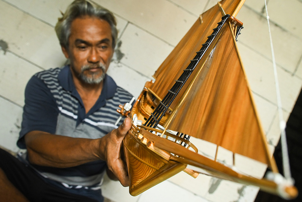  Kerajinan Miniatur Kapal Pinisi