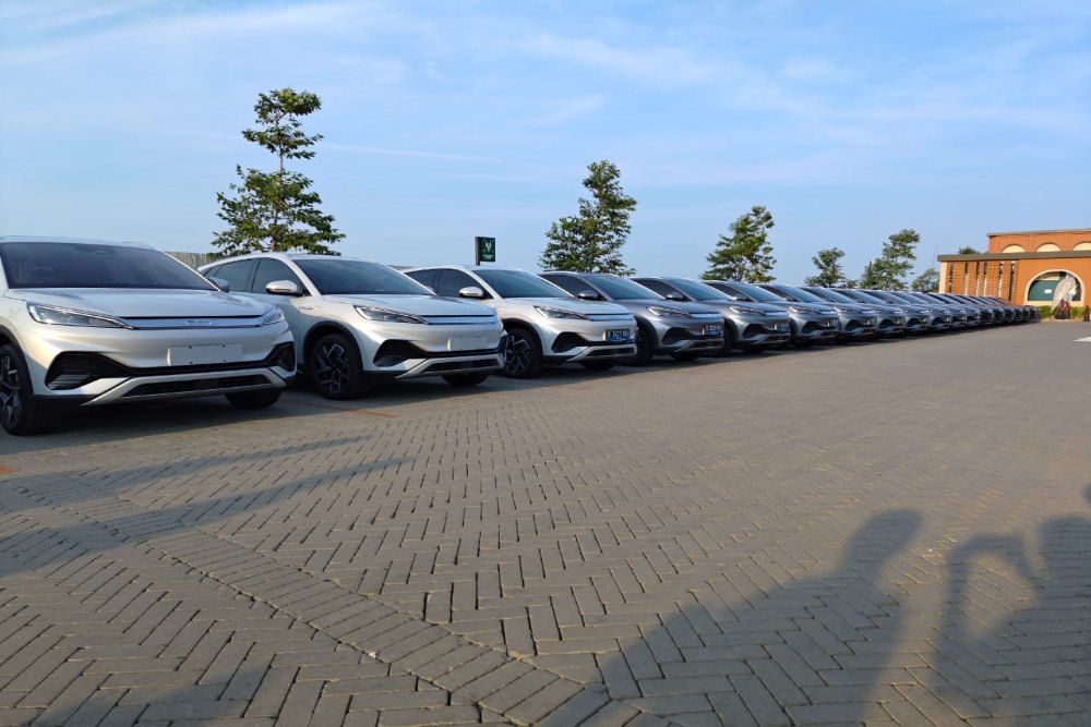  Airlangga Tagih Realisasi Pabrik BYD dan Komitmen Ekspor Mobil