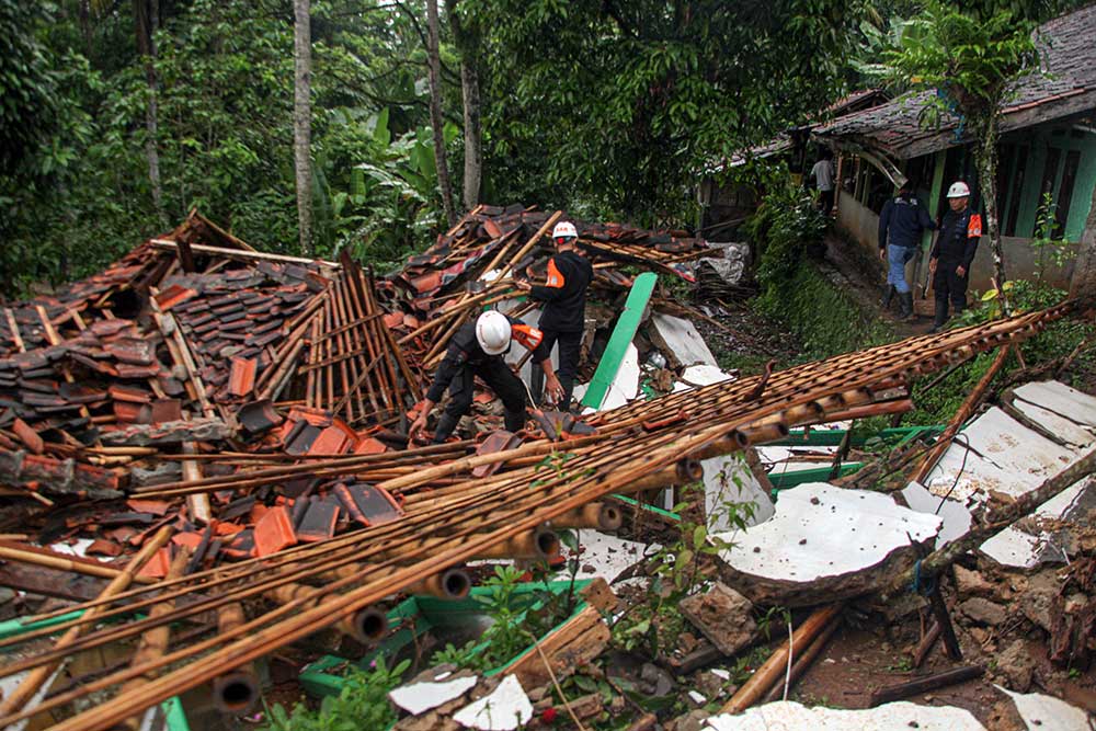  Puluhan Rumah di Sukabumi Rusak Akibat Bencana Pergerakan Tanah