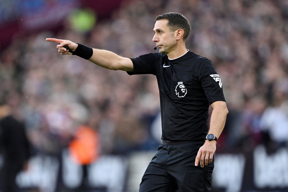  David Coote Wasit Liga Inggris yang Hina Jurgen Klopp Resmi Dipecat