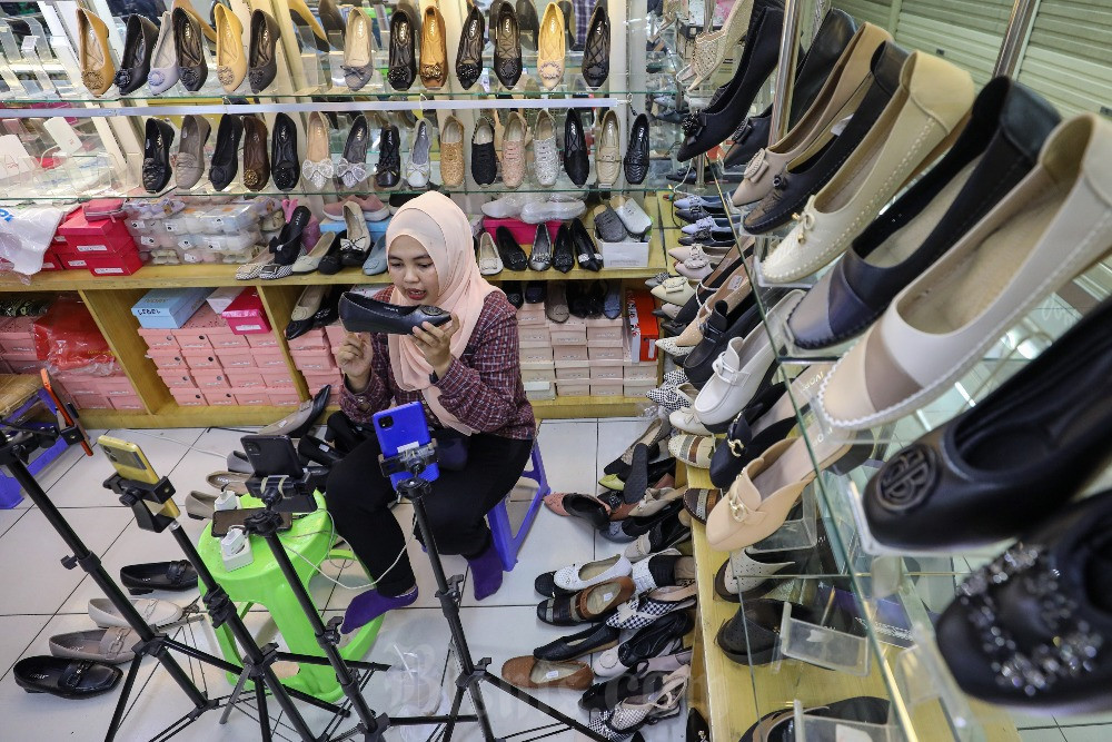  Produsen Sepatu Ketar-ketir Belum Ada Hilal Insentif UMP 2025