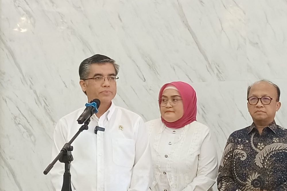 Menteri Ketenagakerjaan (Menaker) Yassierli dalam konferensi pers di Kantor Kementerian Ketenagakerjaan (Kemnaker), Jakarta, Selasa (22/10/2024). - BISNIS/Ni Luh Anggela