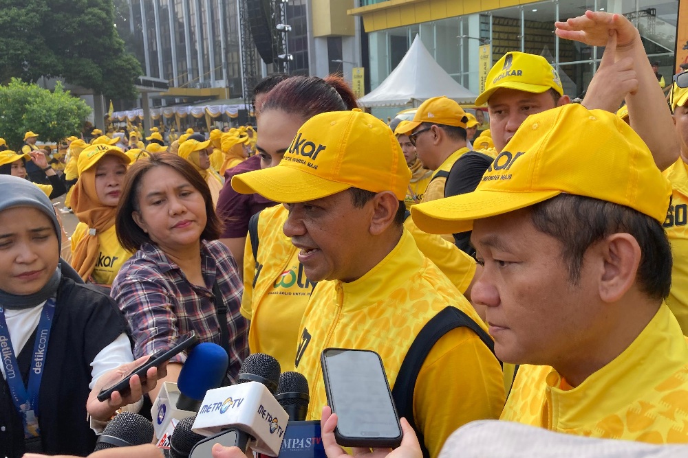 Ketua Umum Partai Golkar Bahlil Lahadalia ketika ditemui di DPP Partai Golkar, Jakarta Barat, Sabtu (16/11/2024) / BISNIS - Jessica Gabriela Soehandoko