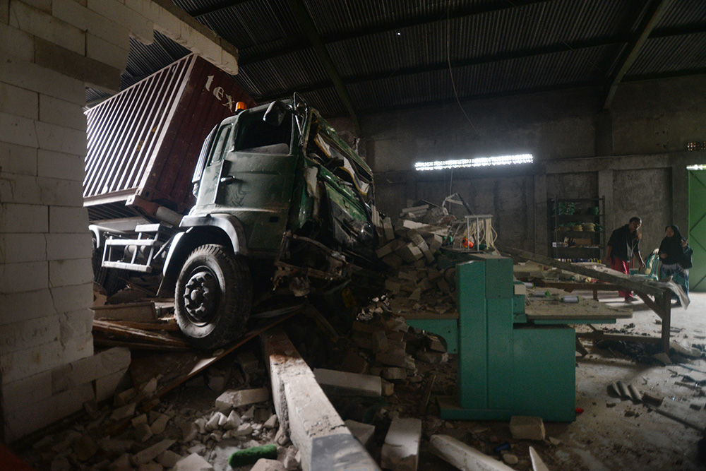  Kecelakaan Tunggal Truk Kontainer Di Boyolali