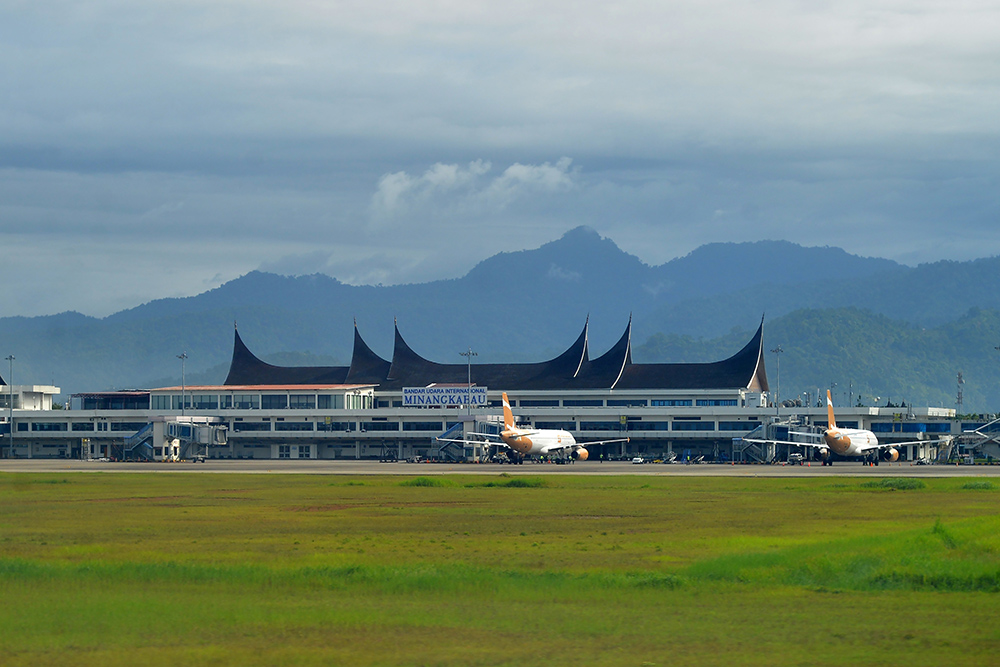  Jumlah Penumpang Angkutan Udara Turun Di Bandara Minangkabau