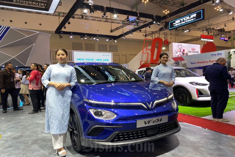 Mobil Listrik VinFast Tipe VFe34 yang dipamerkan di GIIAS 2024, Rabu (17/7/2024)/Bisnis-Lukman Nur Hakim