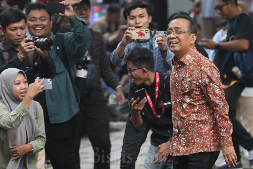 Mensesneg Pratikno tiba di kediaman Presiden Terpilih Prabowo Subianto, Kertanegara, Jakarta Selatan, Senin (14/10/2024). Bisnis/Eusebio Chrysnamurti