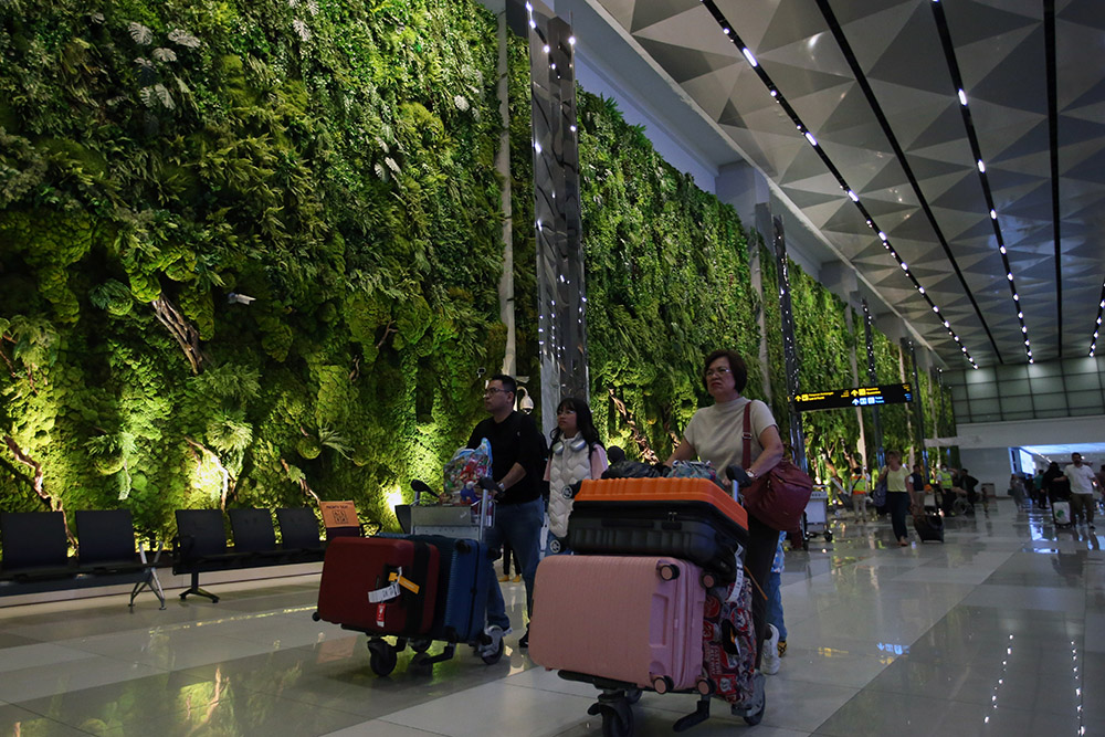  Rimbunnya Hutan Tropis di Bandara Soekarno-Hatta