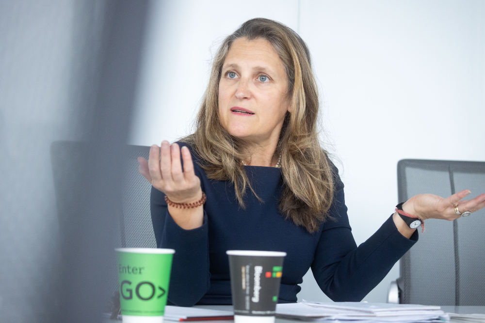 Menteri Keuangan sekaligus Wakil Perdana Menteri Kanada Chrystia Freeland dalam wawancara di New York, Amerika Serikat pada Jumat (12/7/2024). / Bloomberg-Michael Nagle