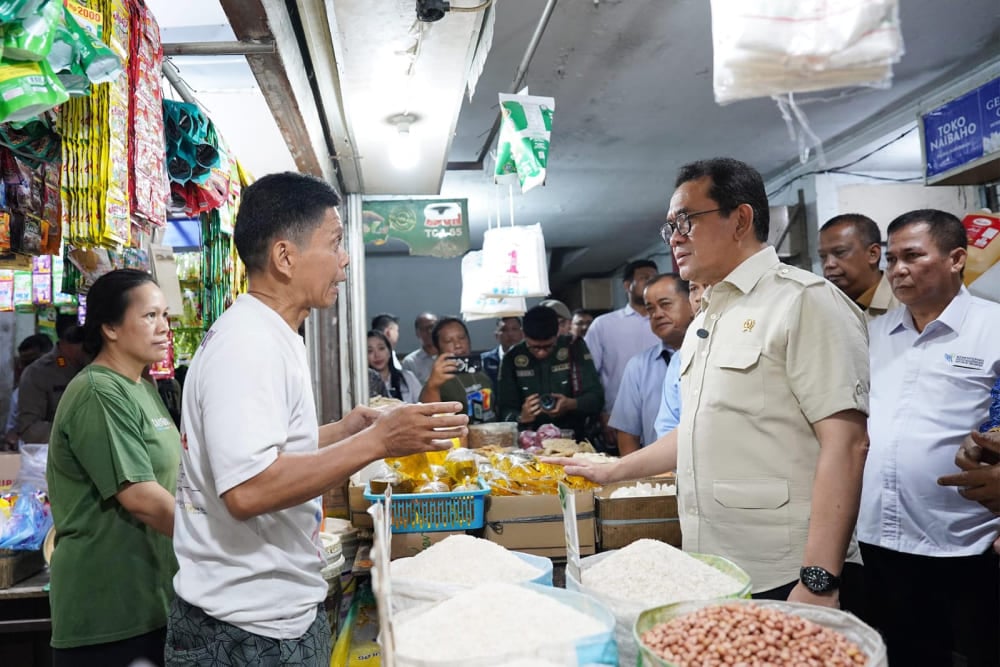 Mendag Budi Santoso Tinjau Pasar Suka Ramai di Medan Jelang Nataru