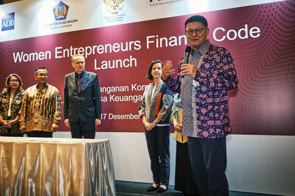  Penandatanganan Komitmen oleh Lembaga Jasa Keuangan dan Asosiasi