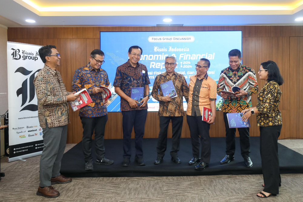  Bisnis Indonesia Economic & Financial Report: Rujukan Menuju Indonesia Emas 2045
